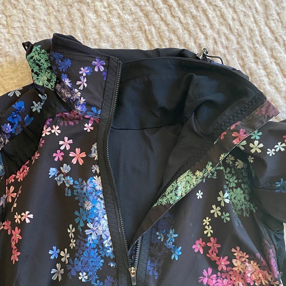 Lululemon Floral Patterned Jacket - Picture 6 of 9